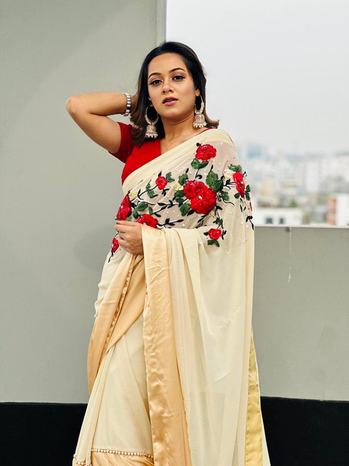 Crepe Georgette Carnation Floral Work Saree with Pearl Sequins - Image 3