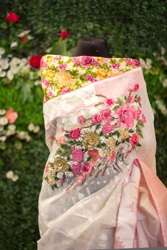 Dhakai Jamdani Carnation Saree - Image 2