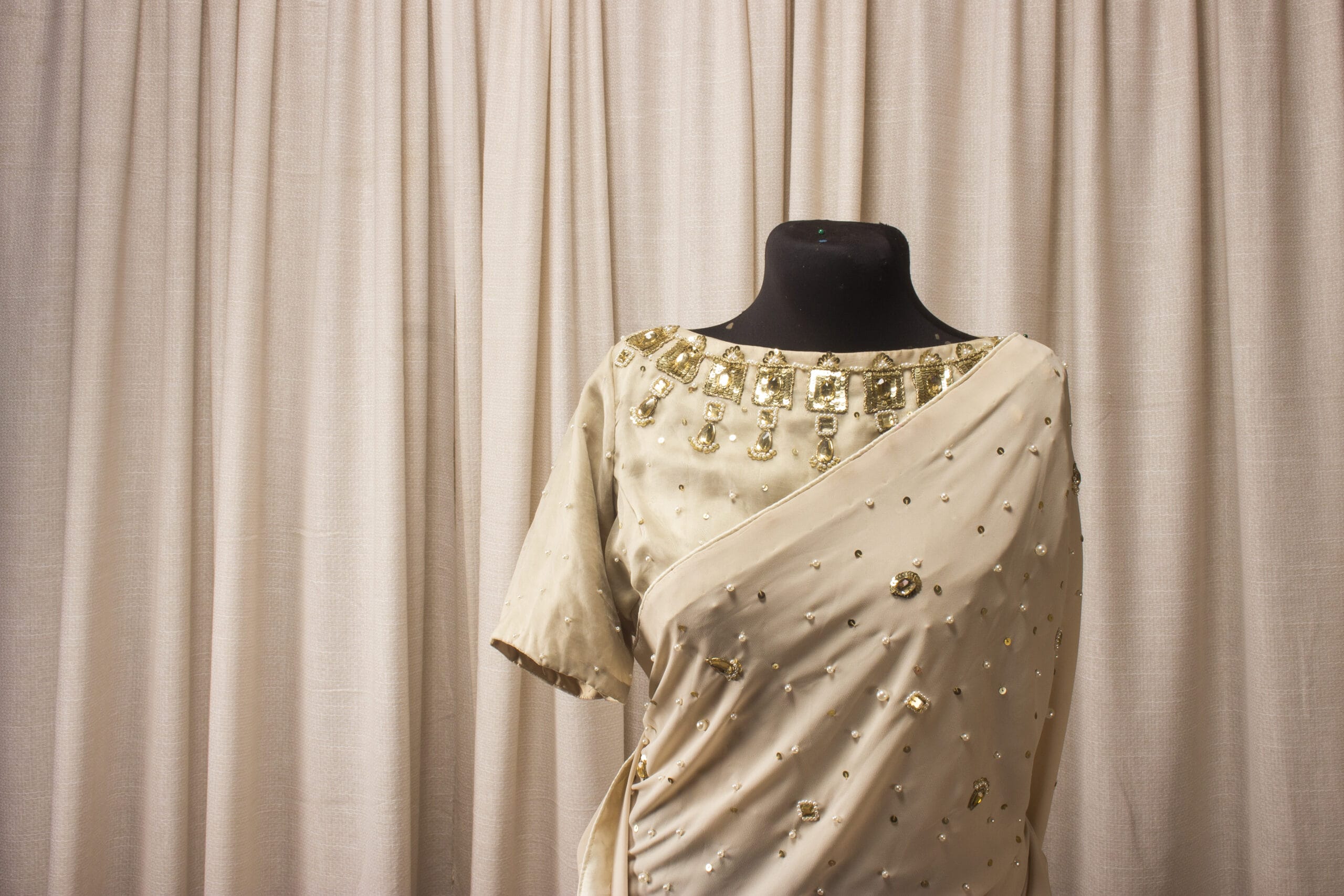 Georgette & Samusilk Half-and-Half Saree - Image 5