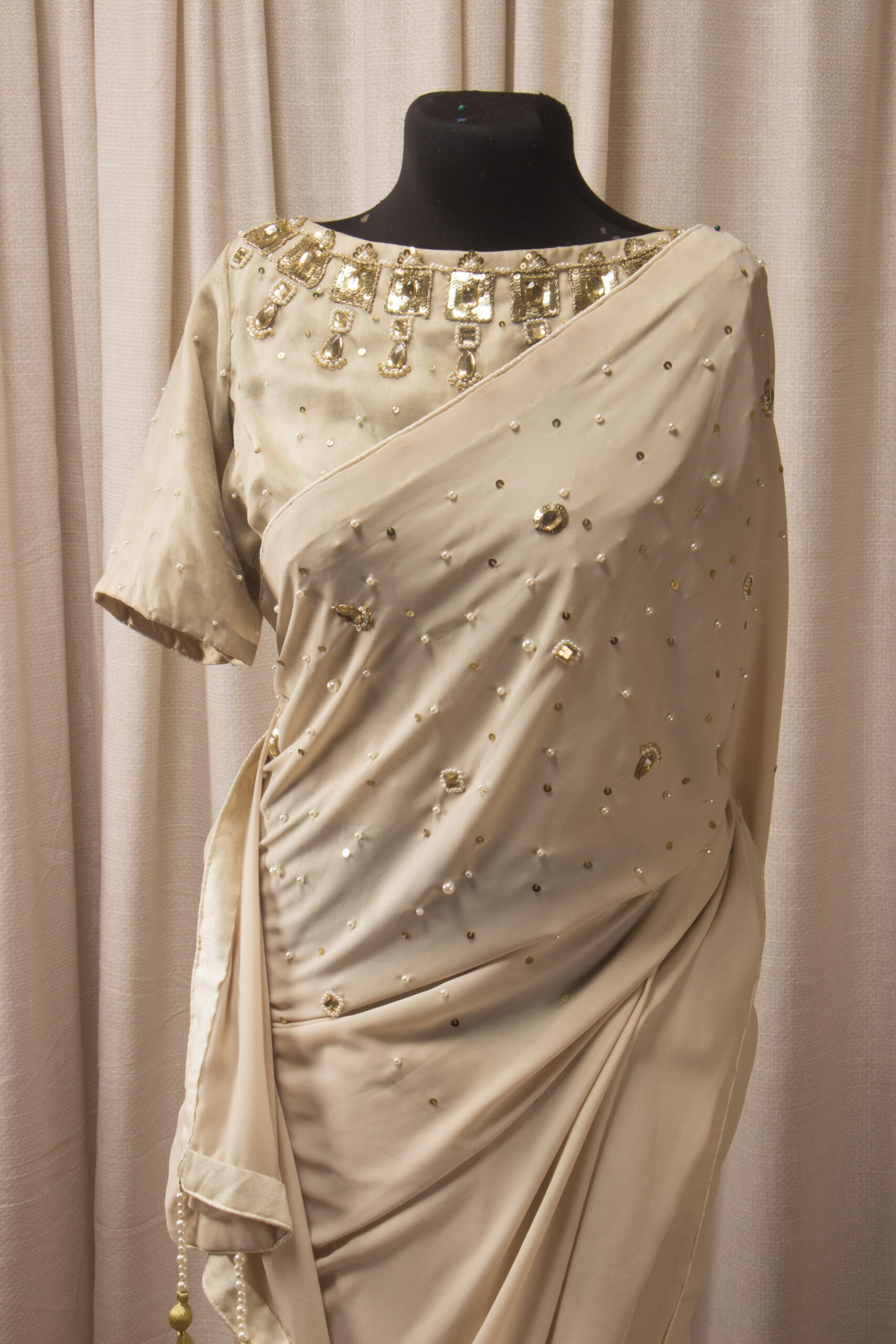 Georgette & Samusilk Half-and-Half Saree - Image 3