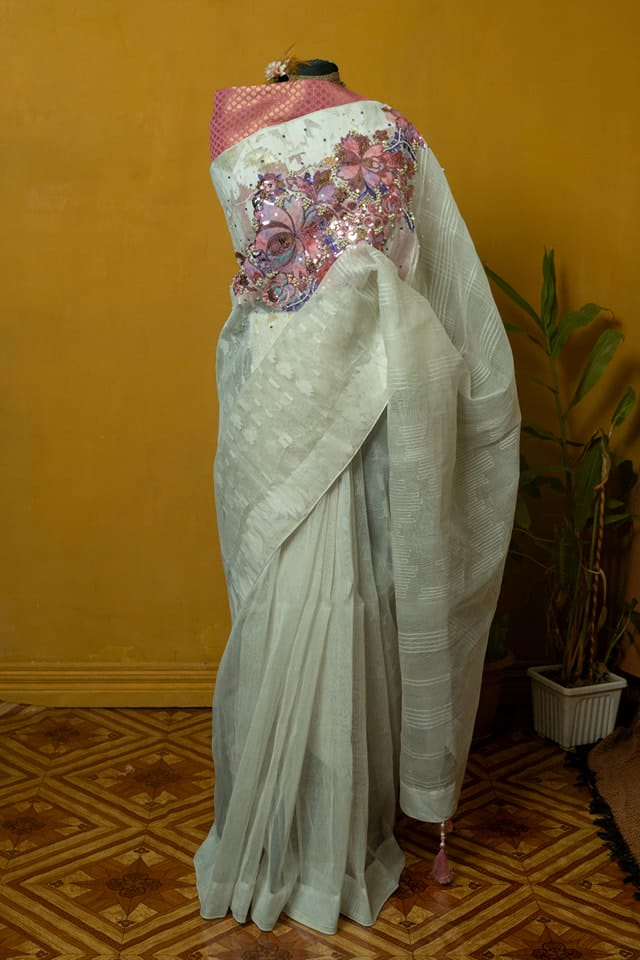 Dhakai Jamdani Carnation Saree