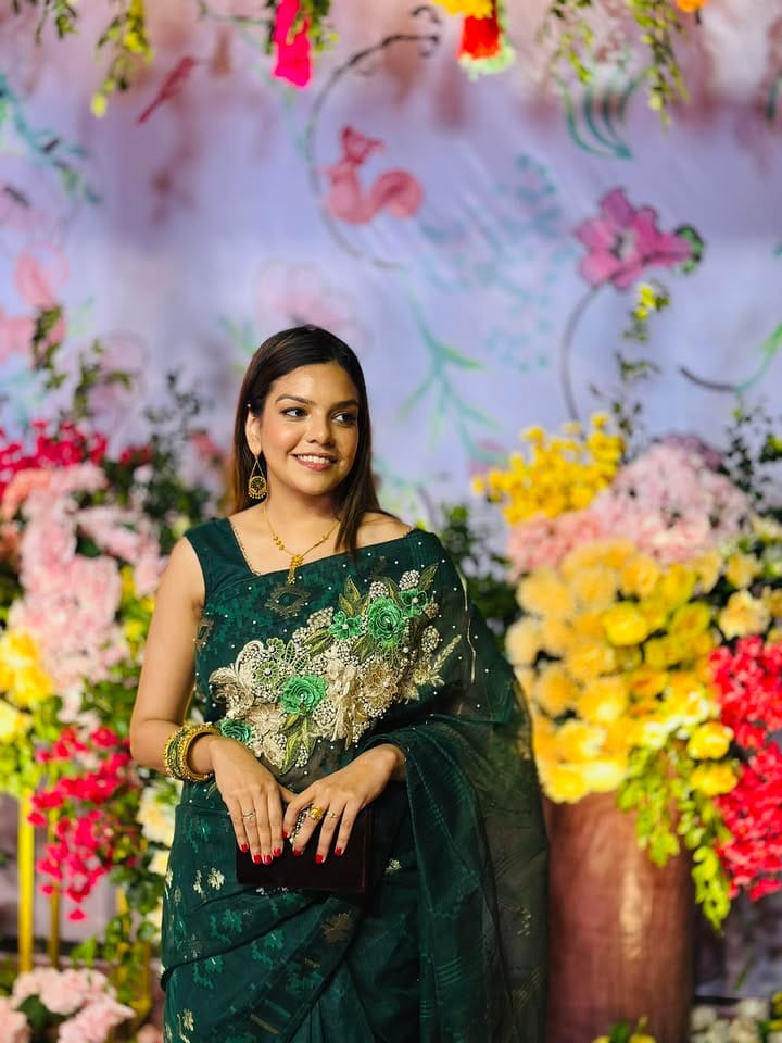 Dhakai Green Jamdani Carnation Saree