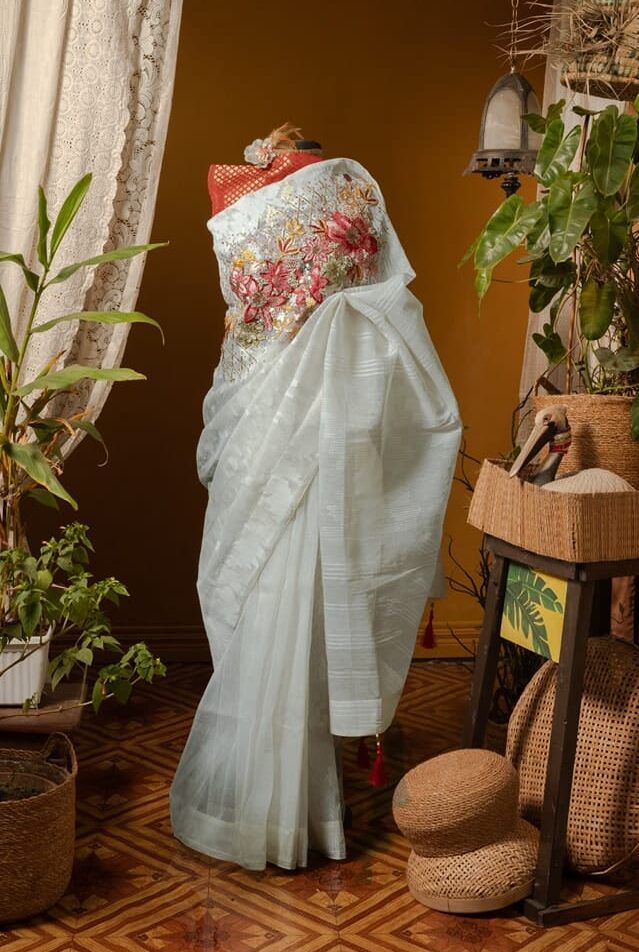 Dhakai Jamdani Carnation Saree