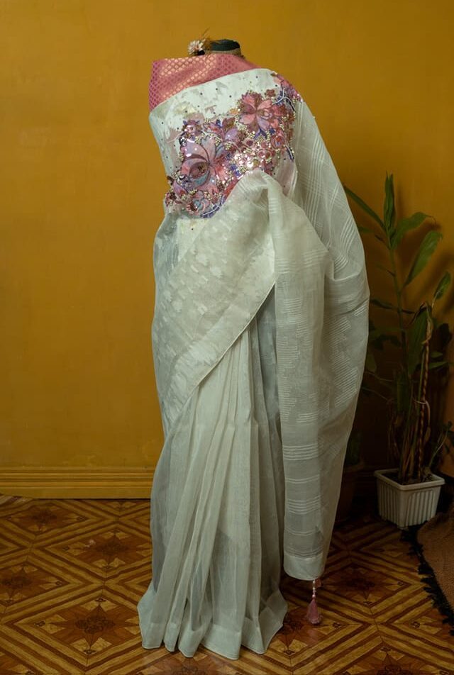 Dhakai Jamdani Carnation Saree