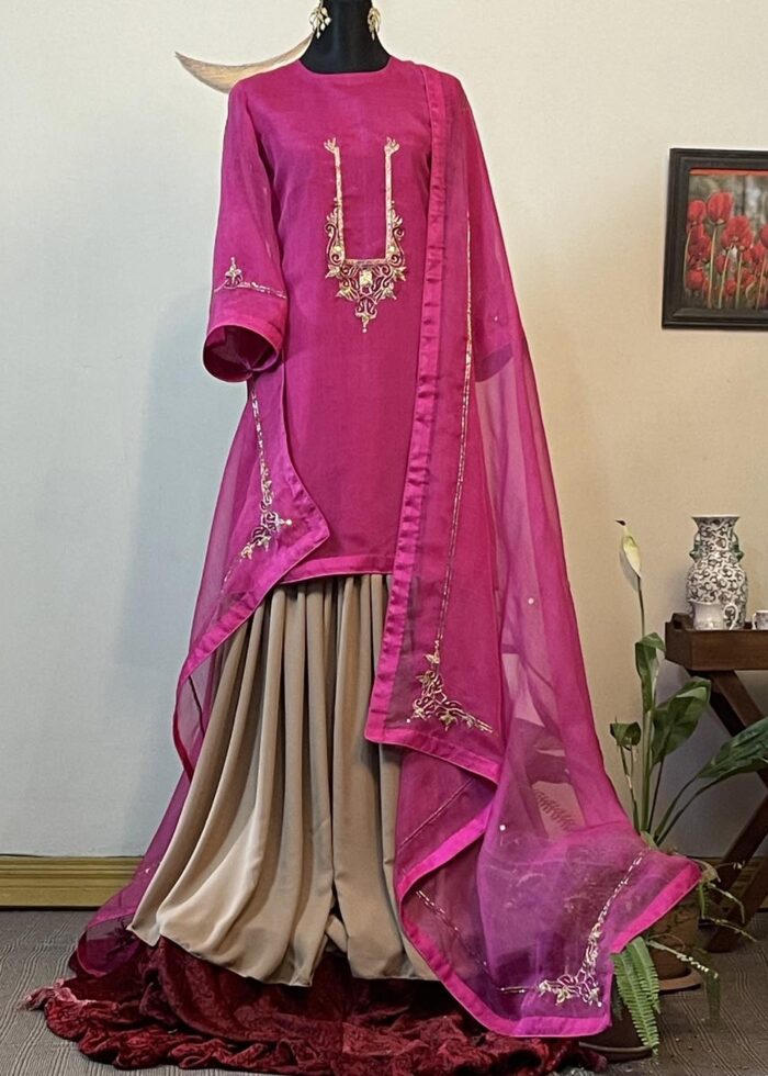 Statement Magenta Muslin Kameez