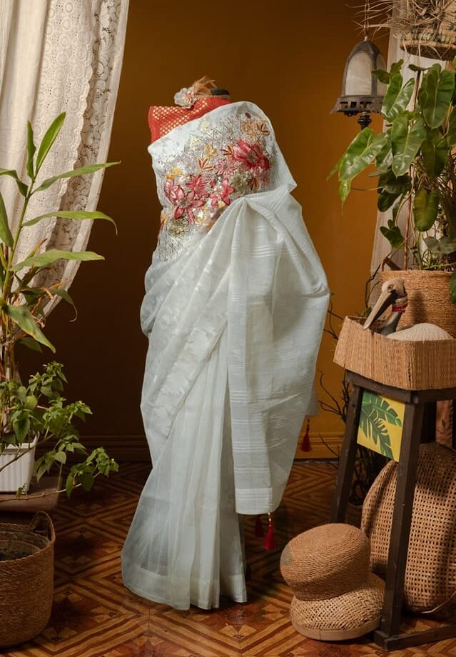 Dhakai Jamdani Carnation Saree