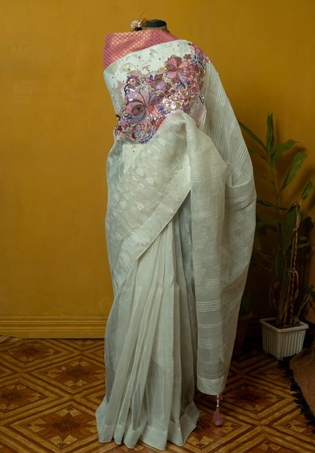 Dhakai Jamdani Carnation Saree