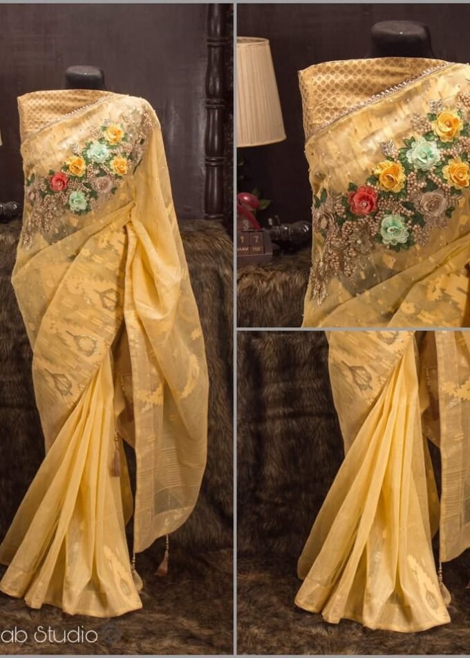 Dhakai Jamdani Carnation Saree