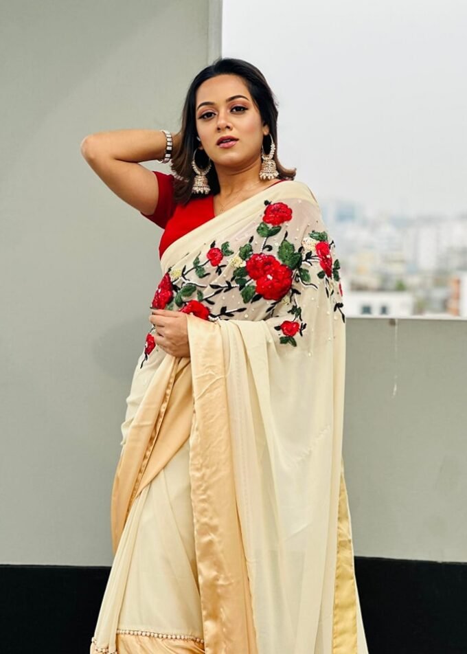 Crepe Georgette Carnation Floral Work Saree with Pearl Sequins
