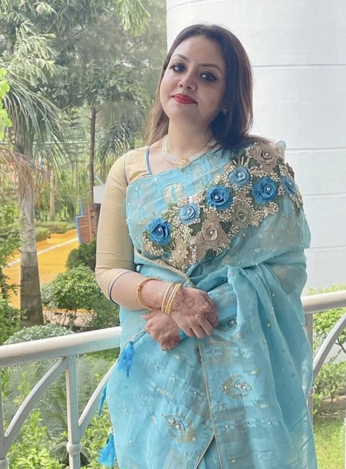 Dhakai Jamdani Carnation Saree