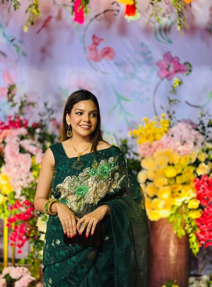 Dhakai Jamdani Carnation Saree