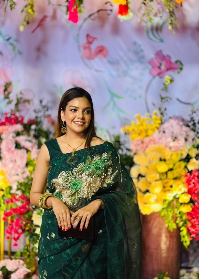 Dhakai Jamdani Carnation Saree