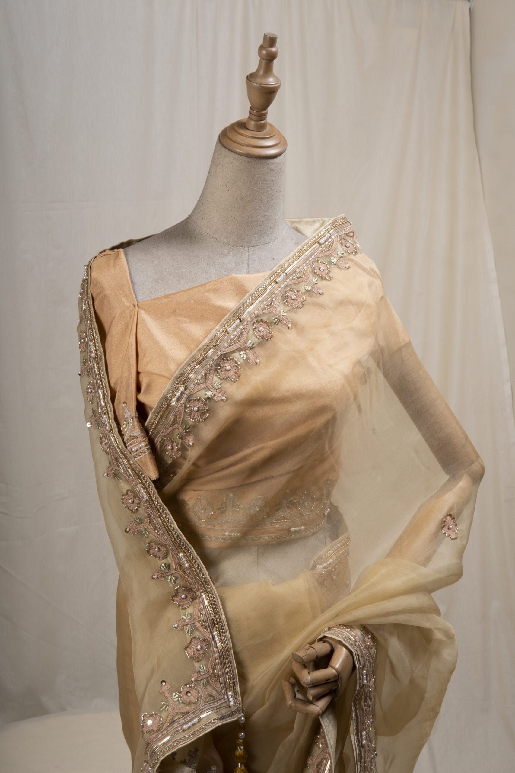 Muslin Embroidered Jamdani motif inspired saree - Image 3