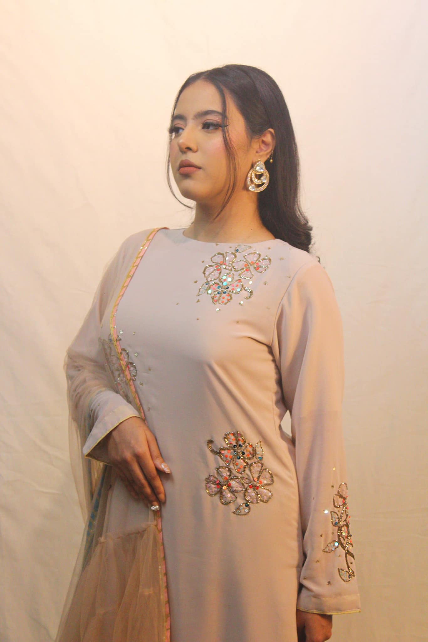 Noor-e-Chand Designer Kameez Set - Image 4