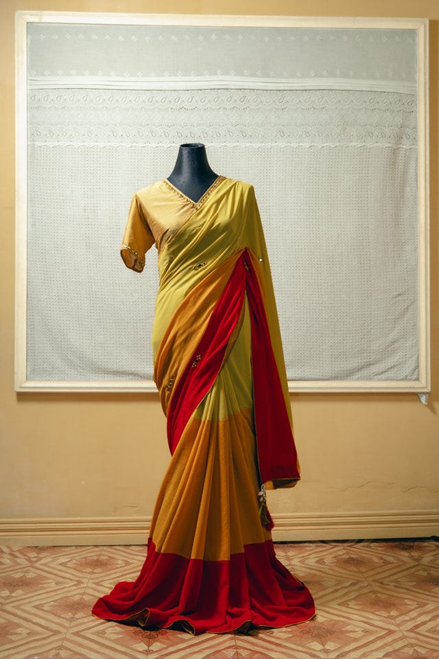 Crepe Georgette dollar Work Saree - Image 2