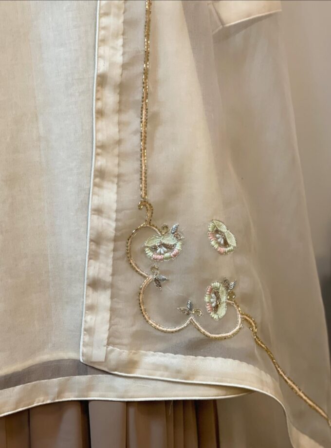 Muslin Punjabi-style kameez