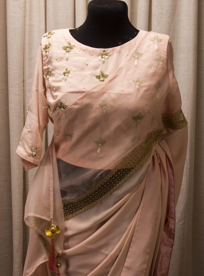 Golden Lace Muslin-Samusilk Saree with Pitta Nakshi work Blouse