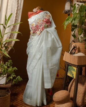 Dhakai Jamdani Carnation Saree