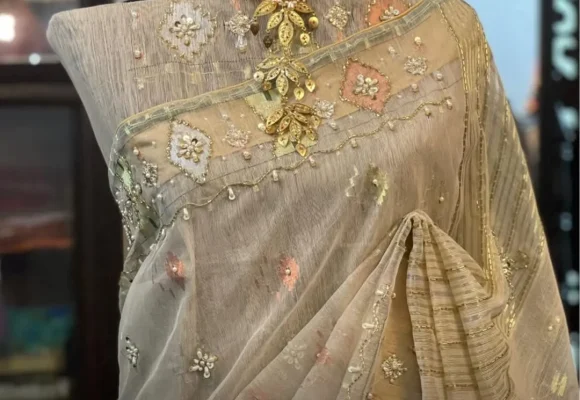 Notun bochor, notun drape!Experience embellished Jamadani from KhanSaab Studio — feel the herita (4)